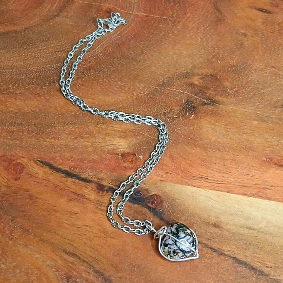 Rhodonite Crystal Heart Pendant Necklace, Gemstone Dainty 16" - Picture 5 of 5